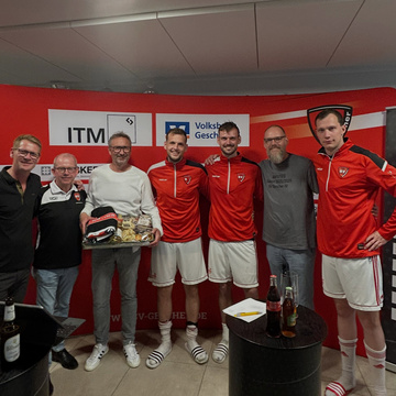 ***Verabschiedungen Teil 2***
Danke an Richard, Simon, Timo, Jonas, Leon und Manni und alles Gute für die Zukunft. ***Verabschiedungen Teil 2***
Danke an Richard, Simon, Timo, Jonas, Leon und Manni und alles Gute für die Zukunft.