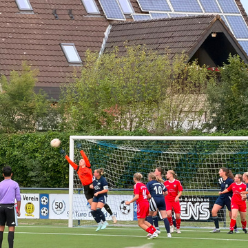 Bezirksliga-Auftakt mit Lehrgeld
Zum Start in die neue Bezirksliga-Saison mussten unsere Damen bei Turo Darfeld eine... Bezirksliga-Auftakt mit Lehrgeld
Zum Start in die neue Bezirksliga-Saison mussten unsere Damen bei Turo Darfeld eine...