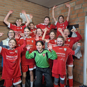 Mit einer starken Mannschaftsleistung haben die D- Juniorinnen heute das Derby u. Spitzenspiel in Holtwick klar mit 3:1... Mit einer starken Mannschaftsleistung haben die D- Juniorinnen heute das Derby u. Spitzenspiel in Holtwick klar mit 3:1...