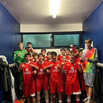 B-Jugend gewinnt letztes Saisonspiel:
Nachdem man eine im Großen und Ganzen gute Saison gespielt hat, in welcher man... B-Jugend gewinnt letztes Saisonspiel:
Nachdem man eine im Großen und Ganzen gute Saison gespielt hat, in welcher man...