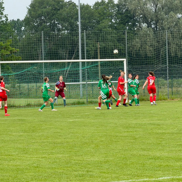 Was für ein wildes Spiel zum Saisonabschluss! 😅⚽
Unsere SV-Damen trennen sich am letzten Spieltag mit einem... Was für ein wildes Spiel zum Saisonabschluss! 😅⚽
Unsere SV-Damen trennen sich am letzten Spieltag mit einem...