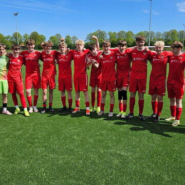 ***B2 mit Auswärtssieg***
Eine geschlossene Mannschaftsleistung war in einem teilweise hitzigen Spiel der Schlüssel zum... ***B2 mit Auswärtssieg***
Eine geschlossene Mannschaftsleistung war in einem teilweise hitzigen Spiel der Schlüssel zum...