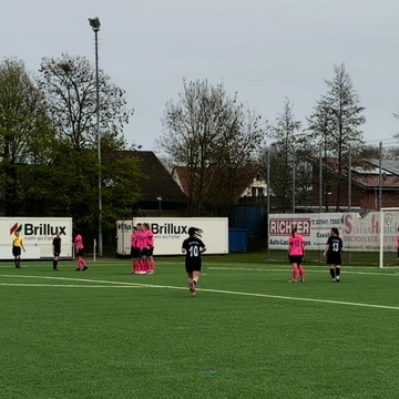 Unentschieden im Spitzenspiel: DJK Eintracht Coesfeld erkämpft Punkt gegen den SV Gescher
Im Spitzenspiel der... Unentschieden im Spitzenspiel: DJK Eintracht Coesfeld erkämpft Punkt gegen den SV Gescher
Im Spitzenspiel der...