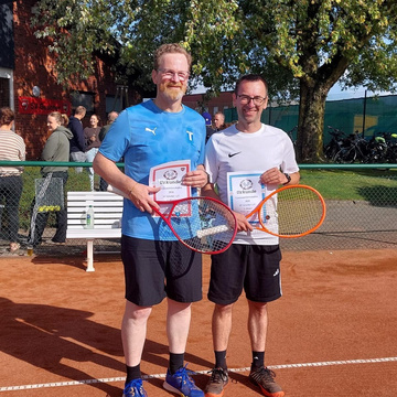🎾 Dirk Wies ist neuer Vereinsmeister beim SV Gescher! 🏆
Am Sonntagmorgen um 11 Uhr stand zunächst das kleine Finale im... 🎾 Dirk Wies ist neuer Vereinsmeister beim SV Gescher! 🏆
Am Sonntagmorgen um 11 Uhr stand zunächst das kleine Finale im...