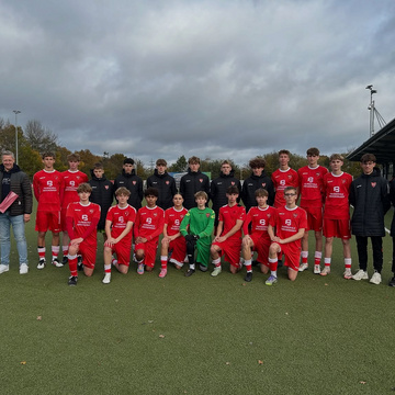 ***B1 freut sich über neue Winterjacken***
Die Firma KRP – Ahaus, in Vertretung von Jörg Brands, spendet der B1 Jugend... ***B1 freut sich über neue Winterjacken***
Die Firma KRP – Ahaus, in Vertretung von Jörg Brands, spendet der B1 Jugend...