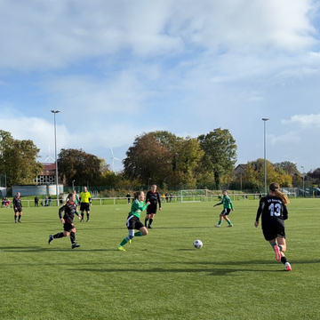 Bitterer Nachmittag in Schöppingen
Manchmal gibt es im Fußball diese Tage, an denen einfach nichts zusammenläuft. Beim... Bitterer Nachmittag in Schöppingen
Manchmal gibt es im Fußball diese Tage, an denen einfach nichts zusammenläuft. Beim...