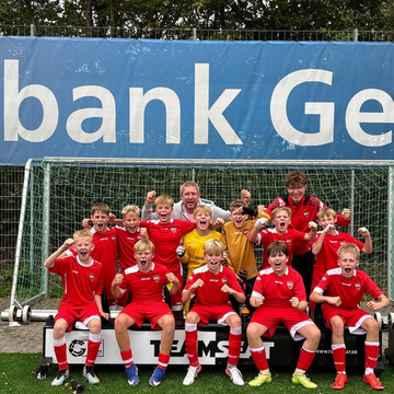 🔥 5:0-Heimsieg für unsere D2! 🔴🖤 Gegen DJK SF Dülmen II zeigt unsere D-Jugend eine starke Leistung – Hennes mit einem... 🔥 5:0-Heimsieg für unsere D2! 🔴🖤 Gegen DJK SF Dülmen II zeigt unsere D-Jugend eine starke Leistung – Hennes mit einem...