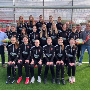 Neue Ausstattung für die U17-Juniorinnen des SV Gescher
Die U17-Mädchen des SV Gescher präsentieren sich ab sofort in... Neue Ausstattung für die U17-Juniorinnen des SV Gescher
Die U17-Mädchen des SV Gescher präsentieren sich ab sofort in...