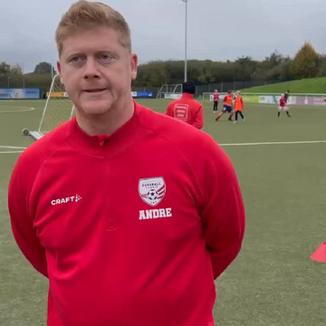 ***Stimmen zum Fußballcamp der Fußballfabrik Teil 1***
 Trainer Andre und Teilnehmerin Carla berichten von ihren... ***Stimmen zum Fußballcamp der Fußballfabrik Teil 1***
 Trainer Andre und Teilnehmerin Carla berichten von ihren...