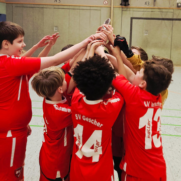 *Nach schwachem Start auf Platz 3*
Für die E3 ist das Turnier in Ahaus scheinbar zu früh gestartet. So gingen die ersten... *Nach schwachem Start auf Platz 3*
Für die E3 ist das Turnier in Ahaus scheinbar zu früh gestartet. So gingen die ersten...